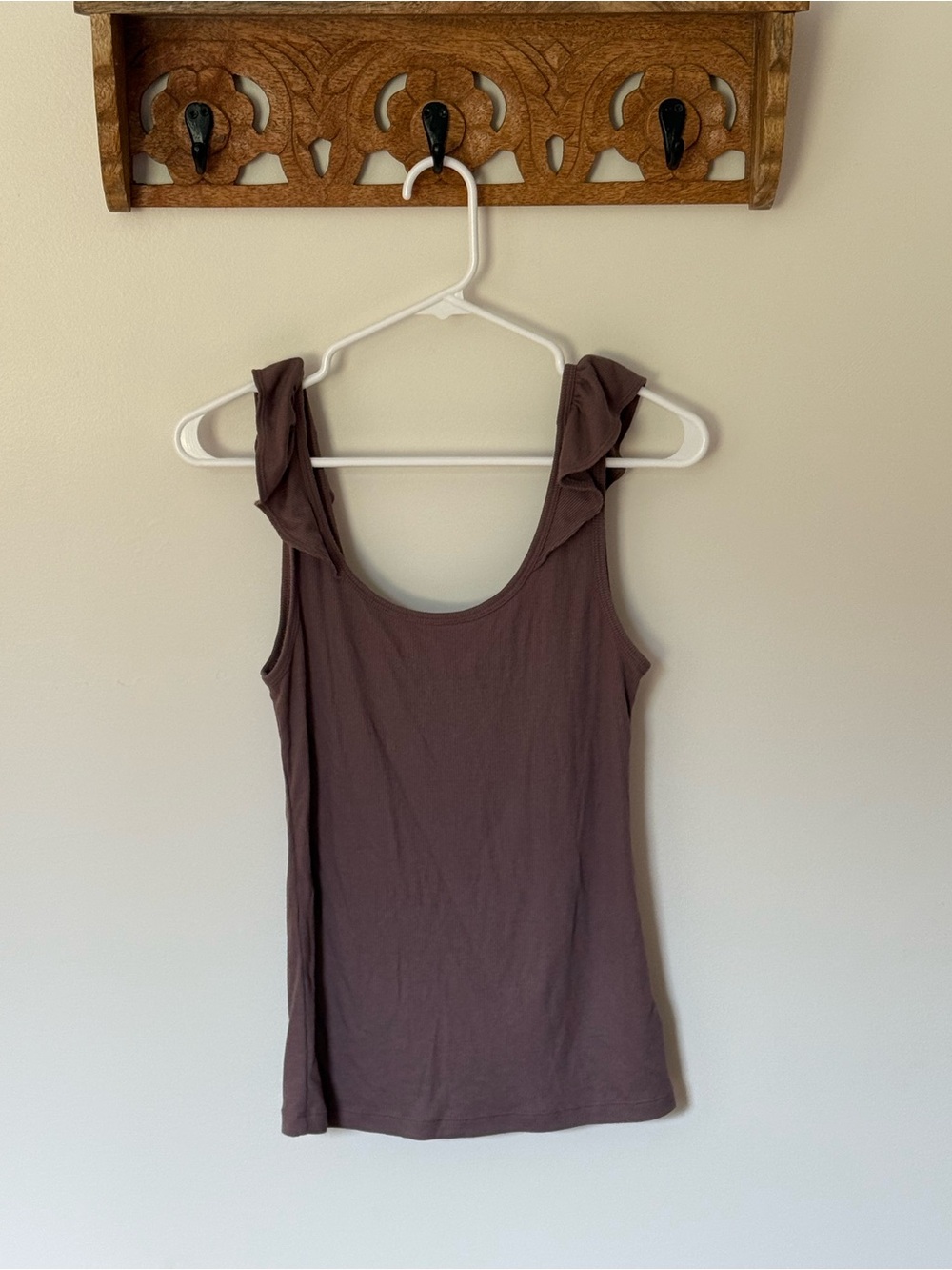 GAP Ribbed Ruffled Shoulder Tank Tops - Picture 2 of 12